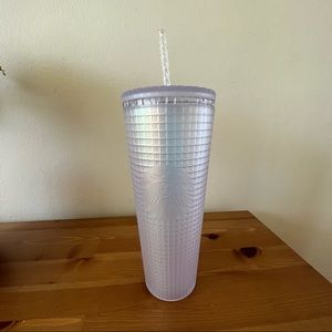 NWT Starbucks 2022 Iridescent Unicorn White Grid Venti 24oz Tumbler ✨